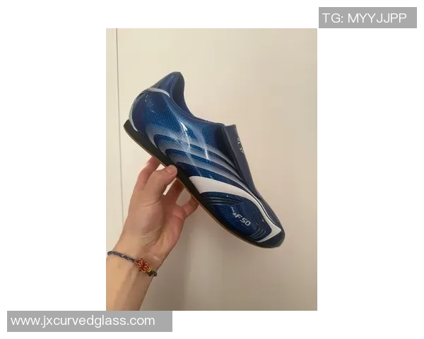 选择适合你的足球比赛用鞋提升球场表现的全面指南